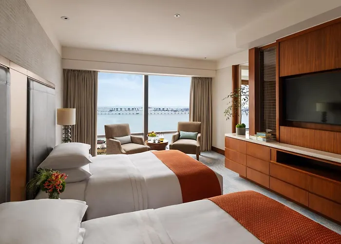 Mandarin Oriental, Hotel