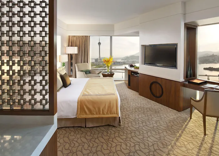 Mandarin Oriental, Hotel