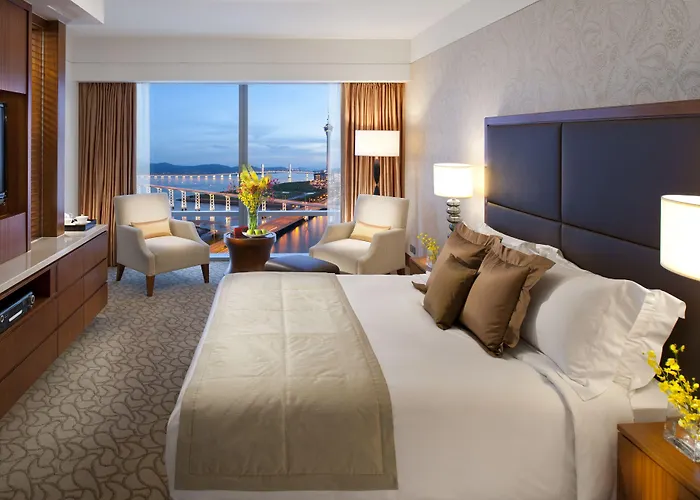 Mandarin Oriental, Hotel